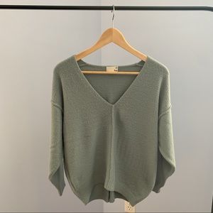 ARITZIA/WILFRED FREE - VNECK SWEATER